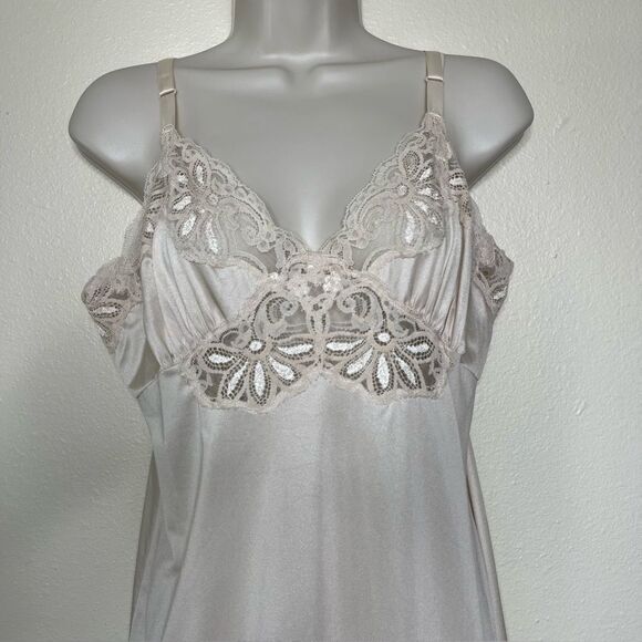 Vintage Shadowline 70s Lace Full Slip Beige Cream Back Slit Adj Strap Women 36 T - Picture 3 of 13